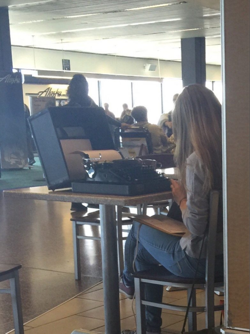 22 strange moments that you don't expect to see at the airport