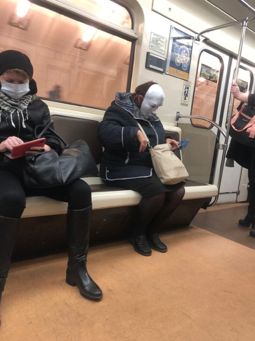 22 stylish passengers of the St. Petersburg metro