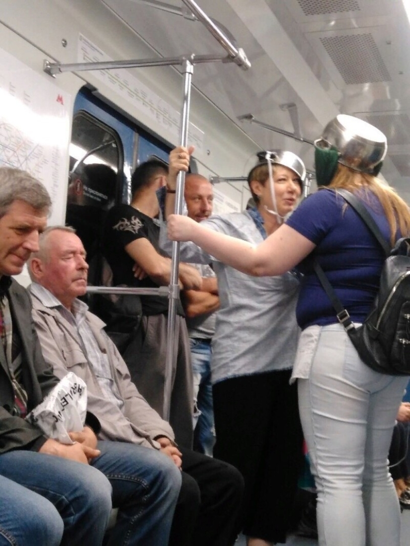 22 stylish passengers of the St. Petersburg metro