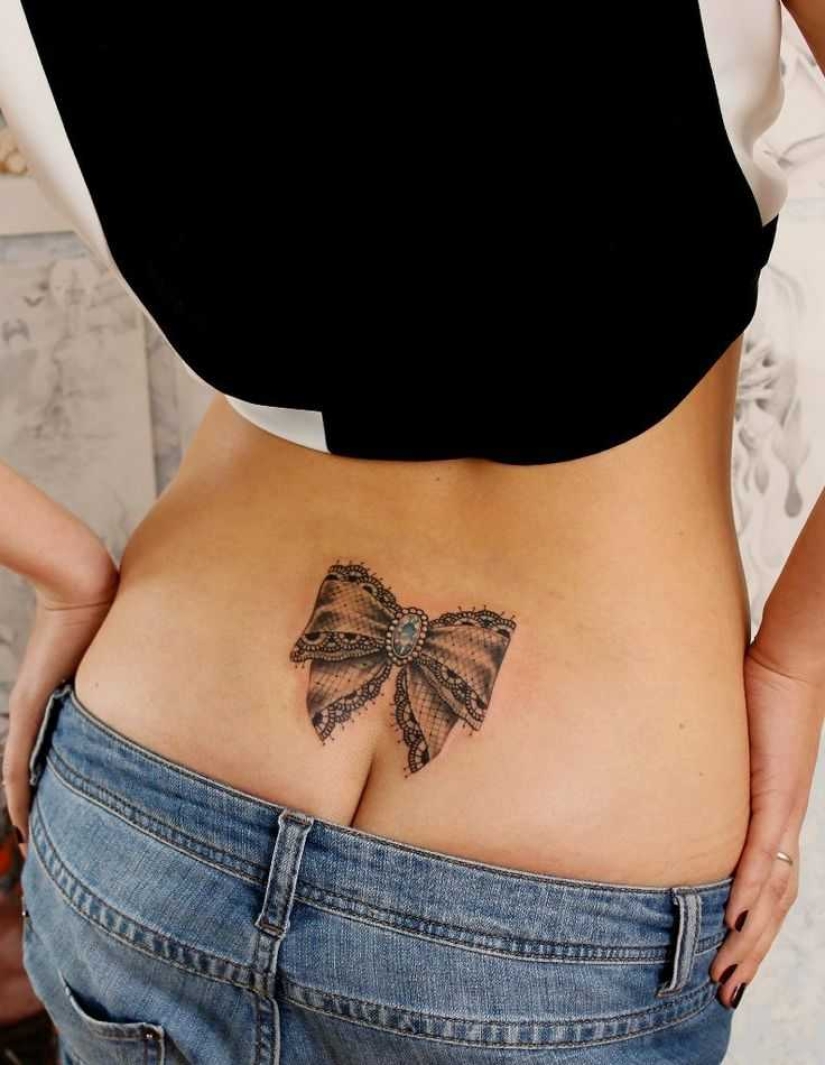 22 tatuajes de muñones de vagabundo de moda en la espalda baja