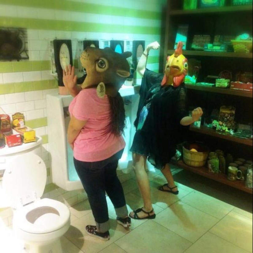 22 toilets where something strange happens