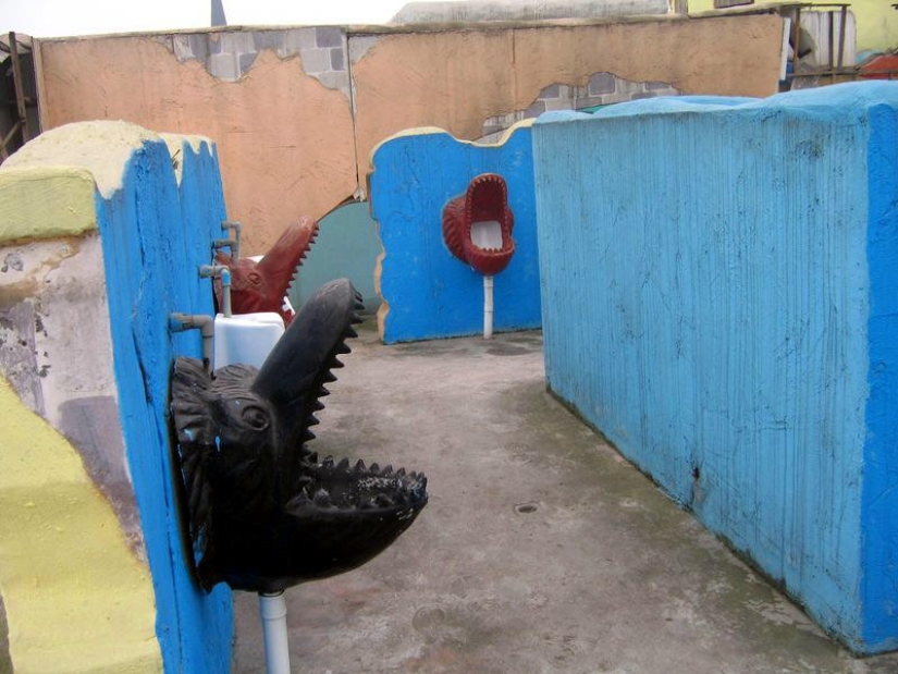 22 toilets where something strange happens