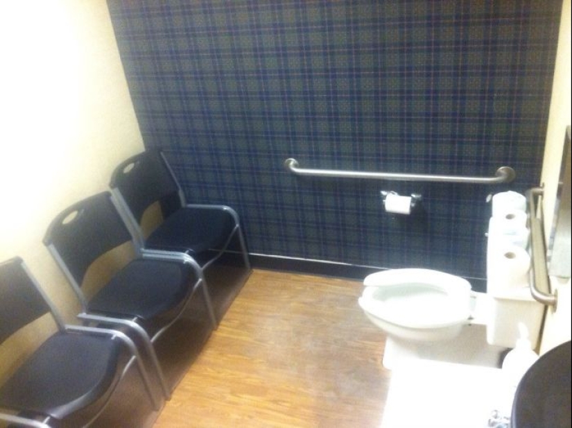 22 toilets where something strange happens