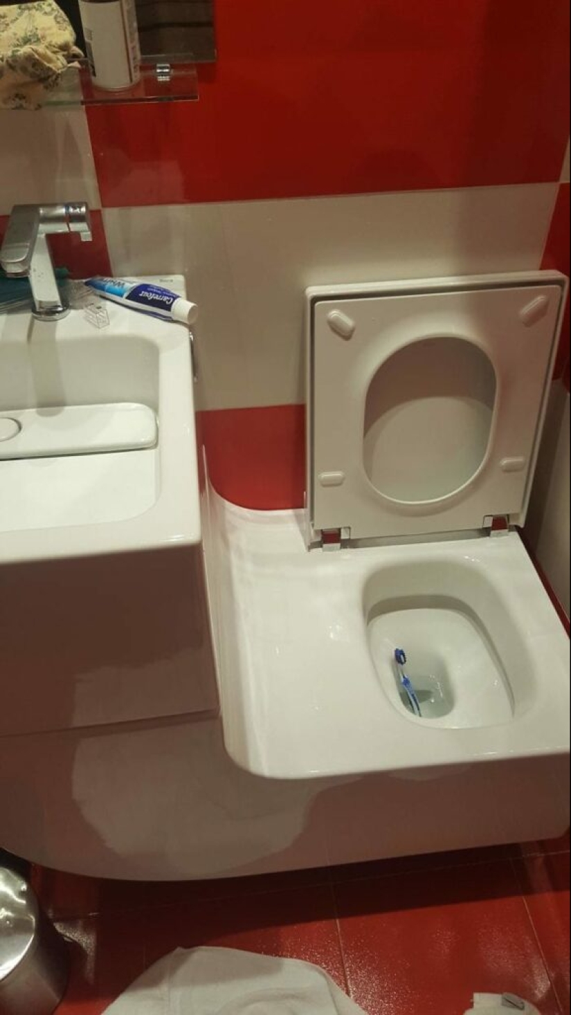 22 toilets where something strange happens