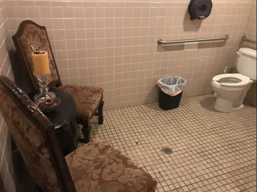 22 toilets where something strange happens