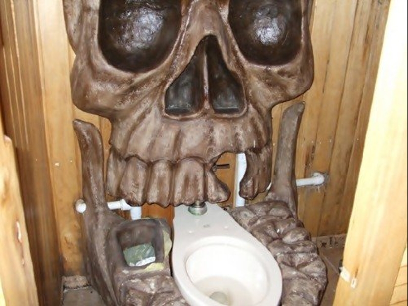 22 toilets where something strange happens