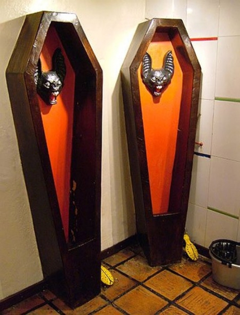 22 toilets where something strange happens