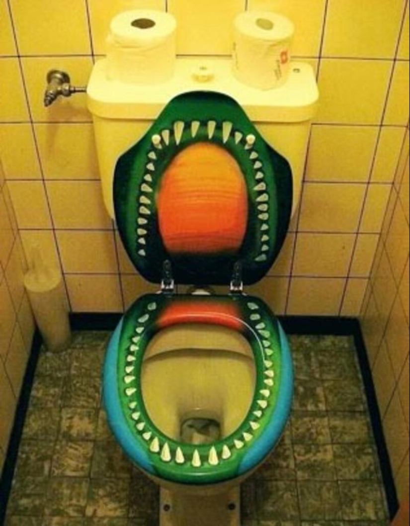 22 toilets where something strange happens