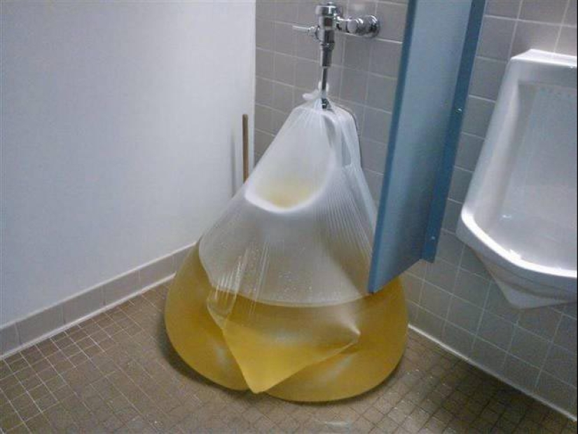 22 toilets where something strange happens