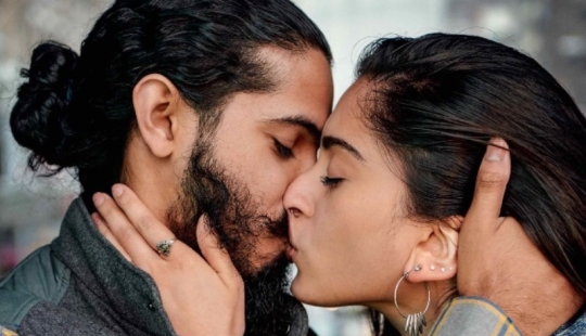 24 kisses in 24 hours: a dizzying project by a photographer from New York