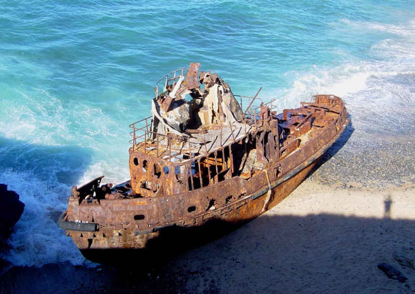 25 abandoned ships from around the world