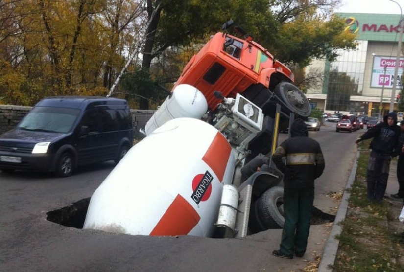 25 impressive 3D drawings on asphalt from Russian street artists