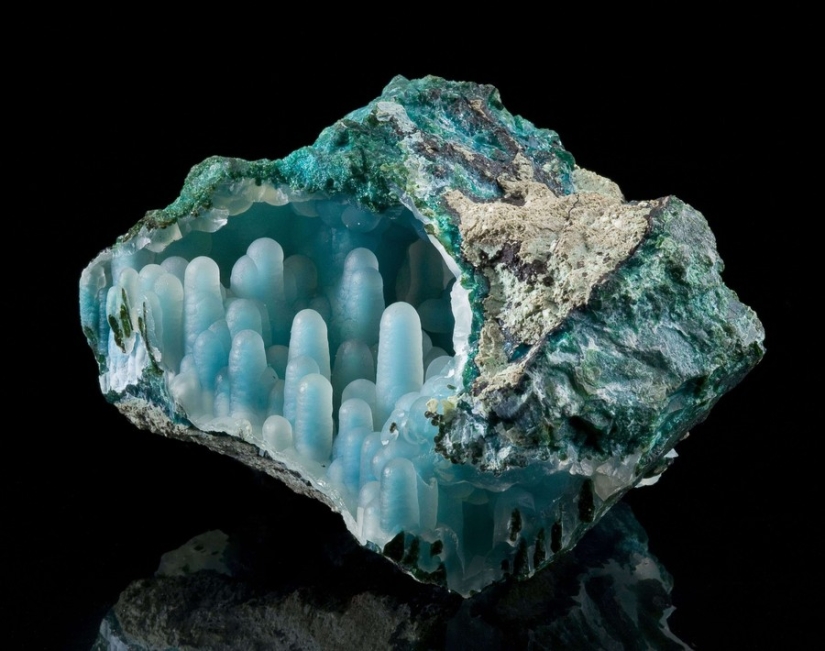 25 incredibly beautiful and rare stones