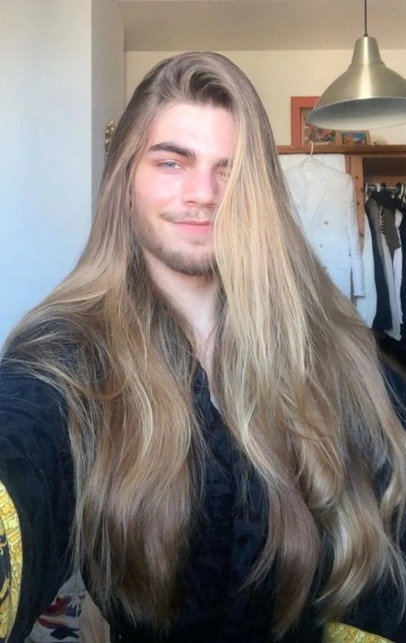 25 photos of men with long hair