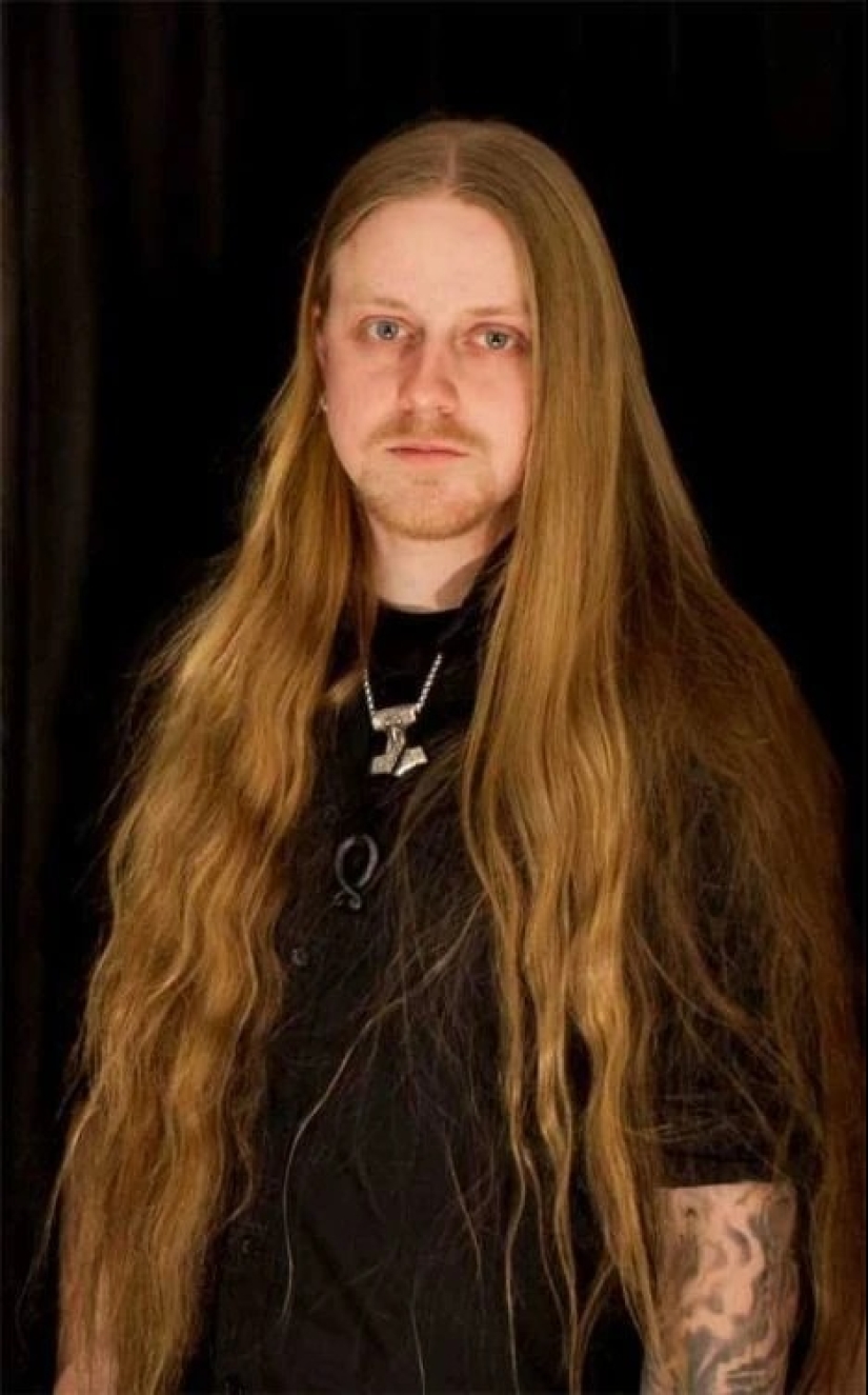 25 photos of men with long hair