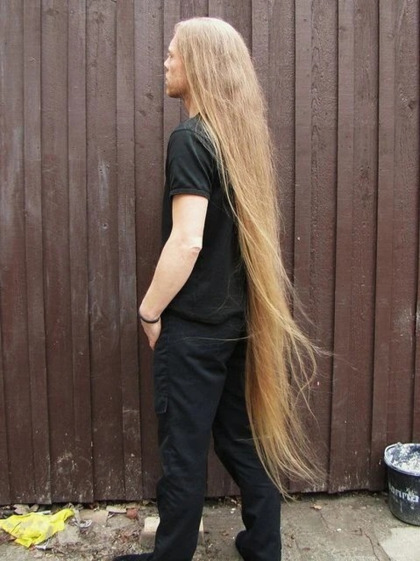 25 photos of men with long hair