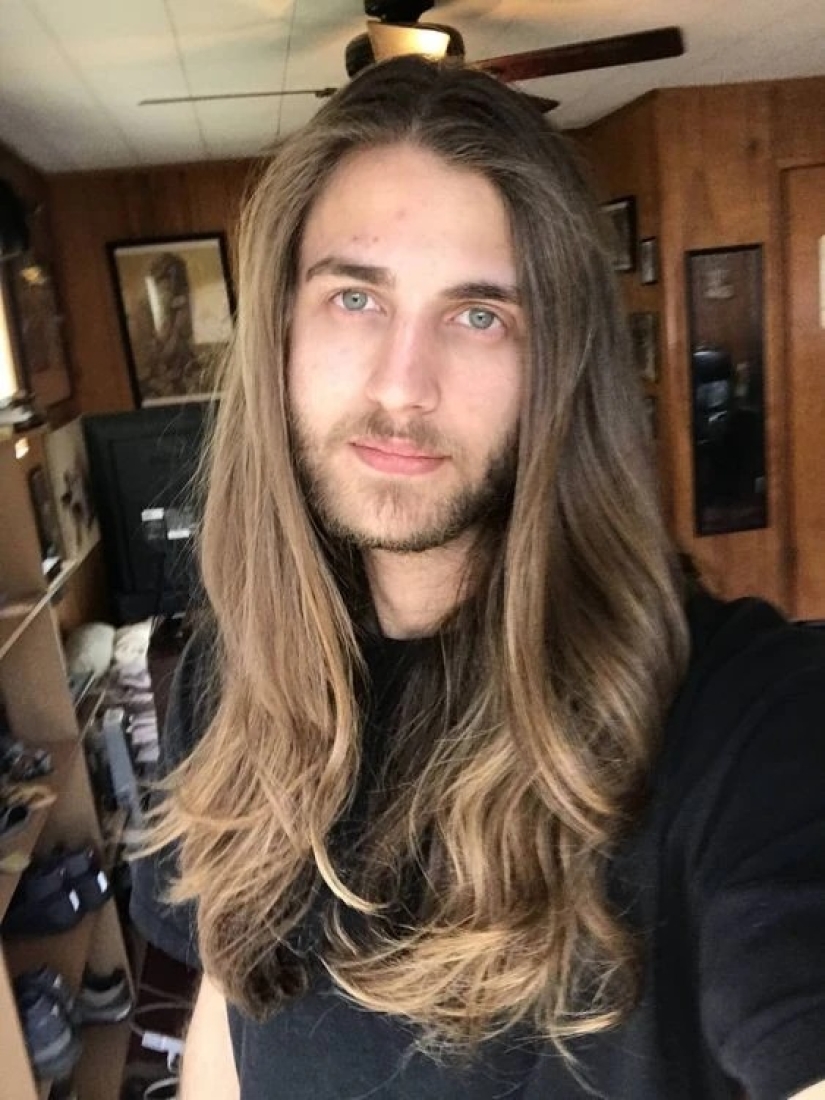 25 photos of men with long hair