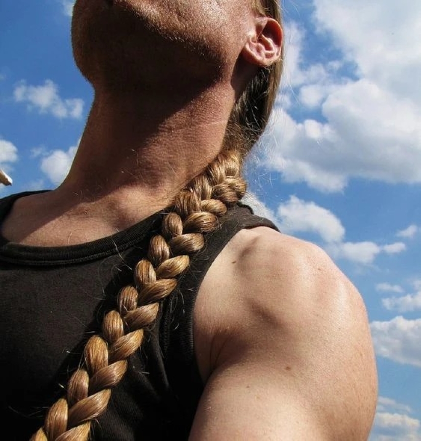 25 photos of men with long hair