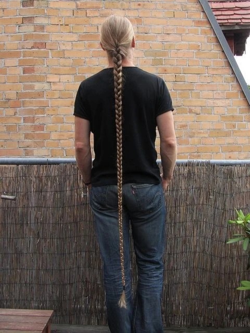 25 photos of men with long hair