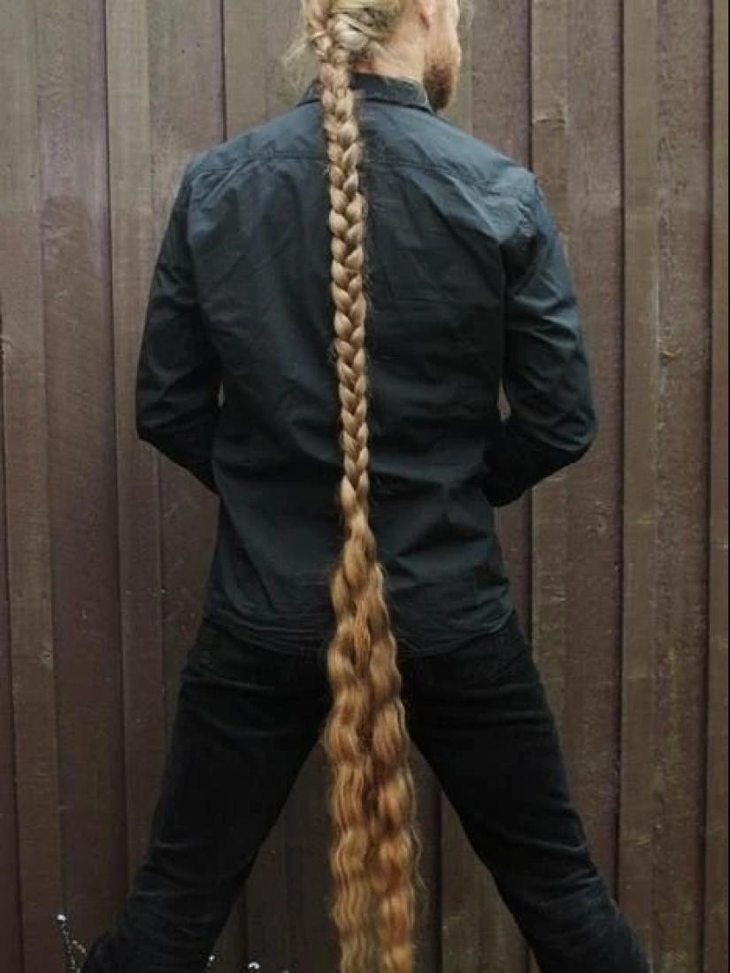 25 photos of men with long hair