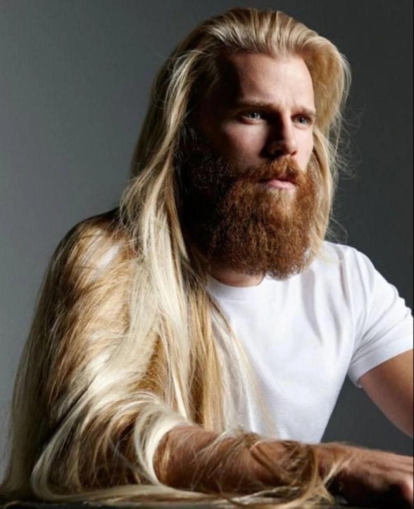 25 photos of men with long hair