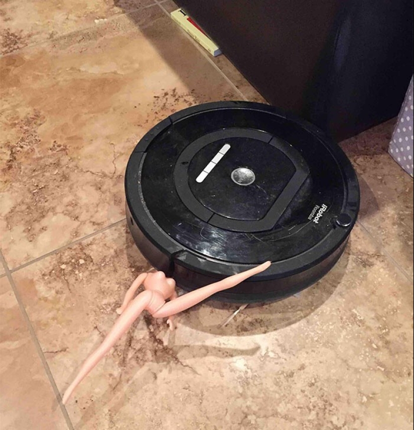 25 proofs that robot vacuum cleaners are still pranksters