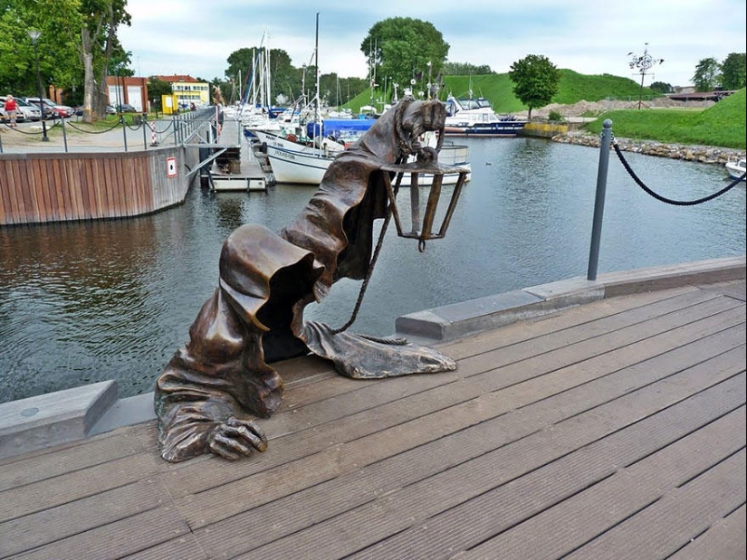 25 unusual sculptures you may not have known about