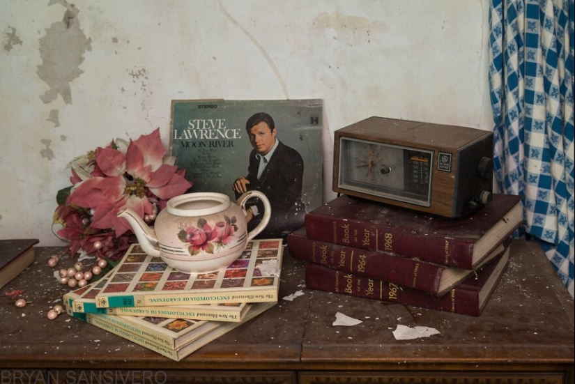 27 creepy photos of an abandoned farmstead