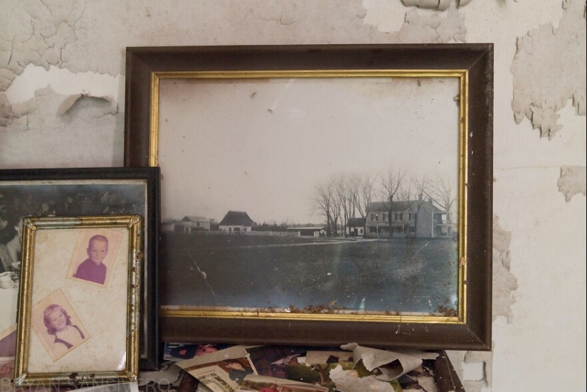 27 creepy photos of an abandoned farmstead