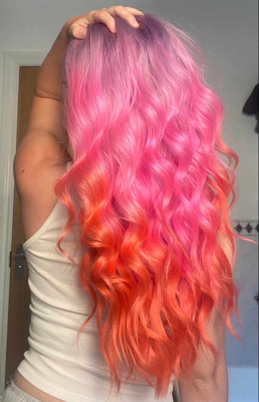 27 photos of girls who ventured into bright hair coloring