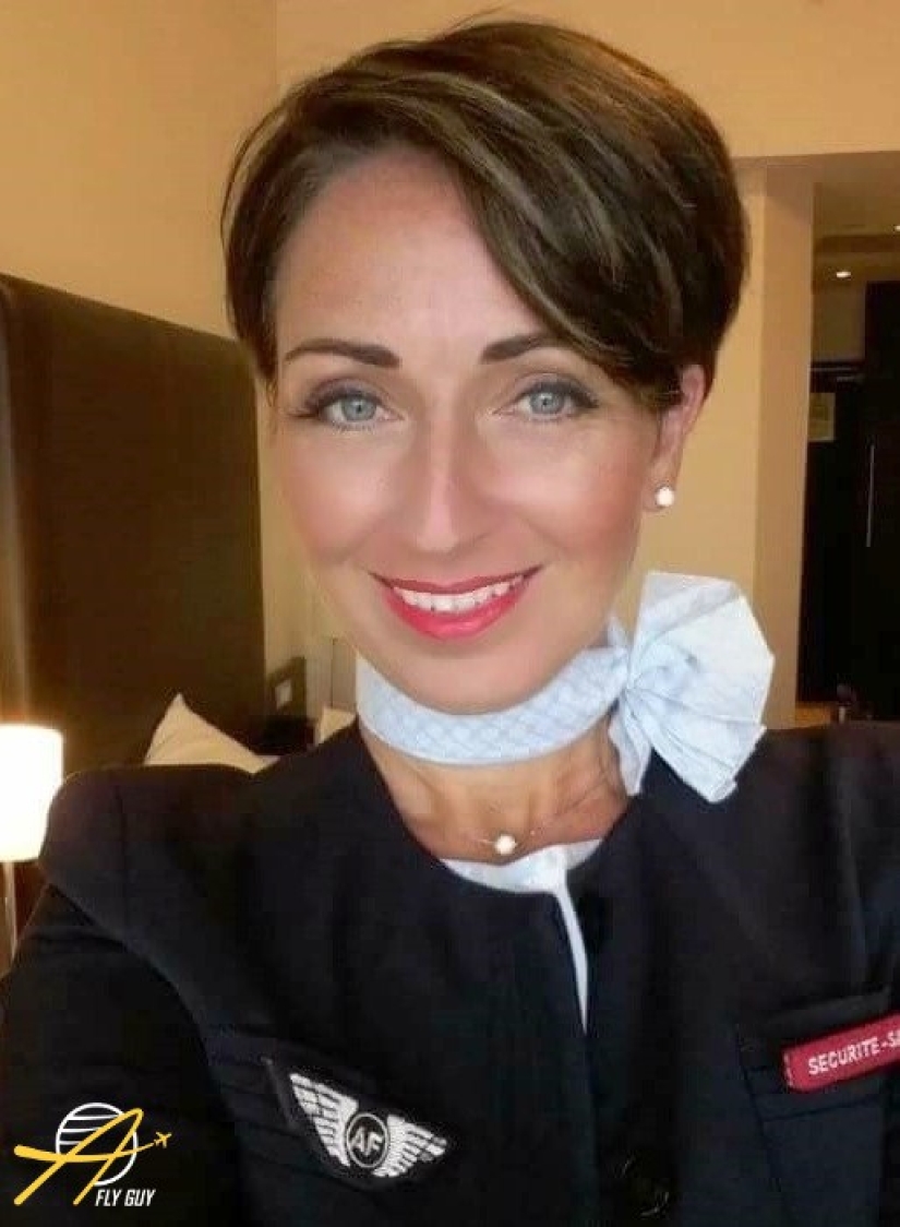 27 sexiest selfies of flight attendants from around the world