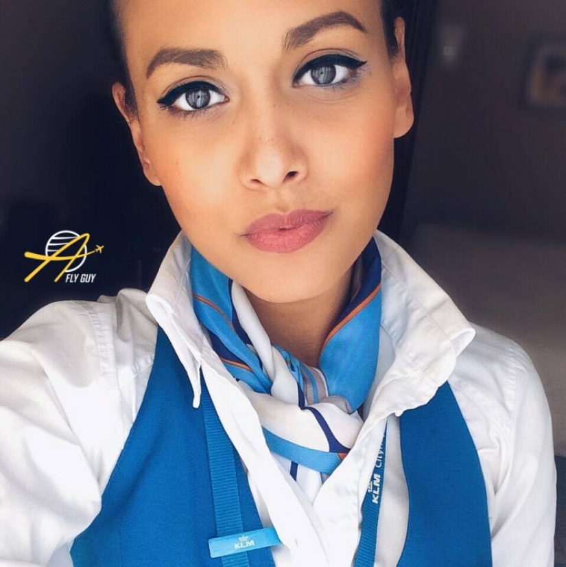 27 sexiest selfies of flight attendants from around the world