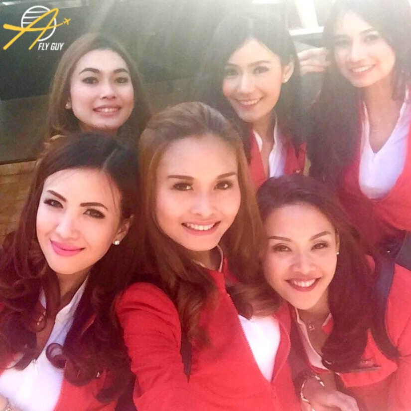 27 sexiest selfies of flight attendants from around the world