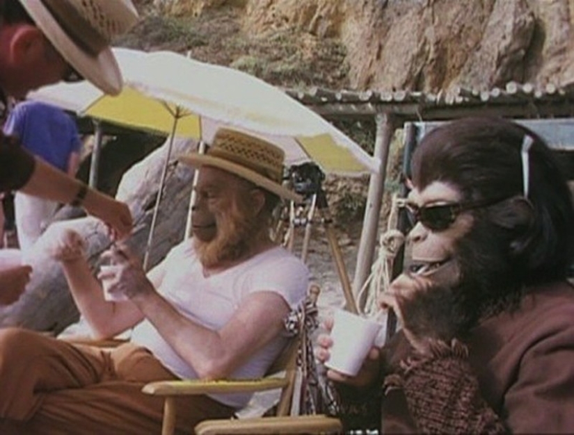 28 funny shots from film sets