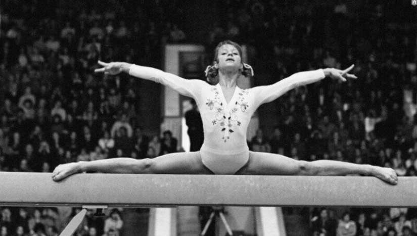 3 Soviet gymnasts applauded by the whole world