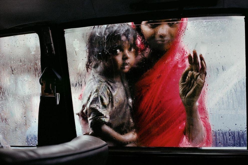 30 años, 20 de los pasaportes — la historia de Steve McCurry