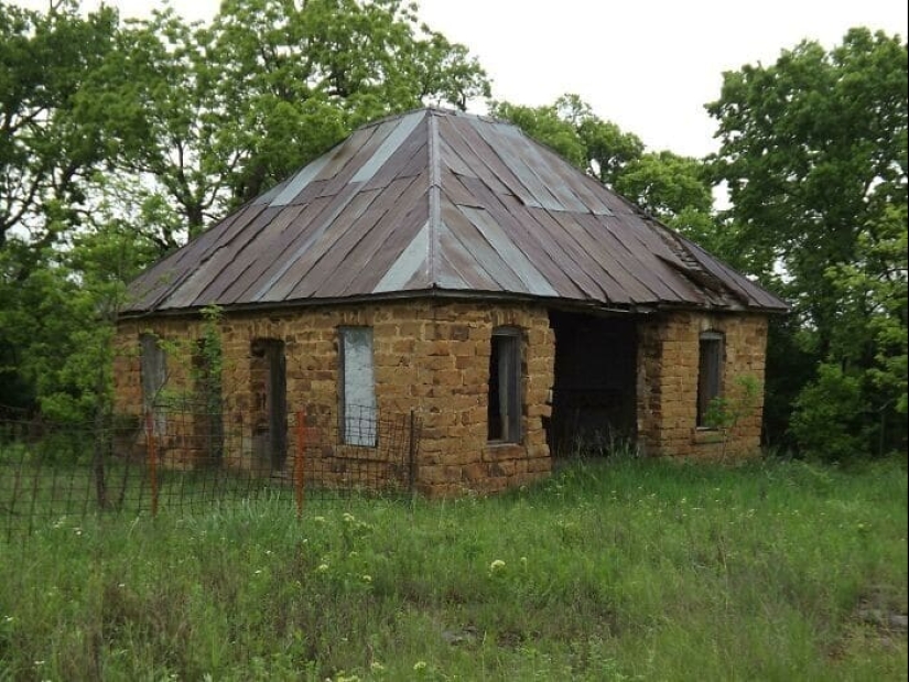 30 beautiful photos of abandoned places from all over the world