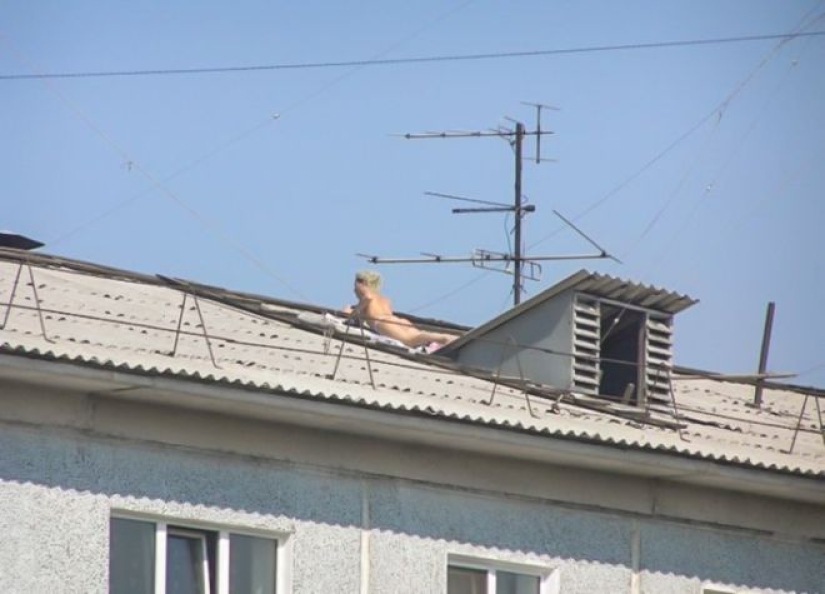 30 examples of extreme sun baths on the roof, in the window and not only