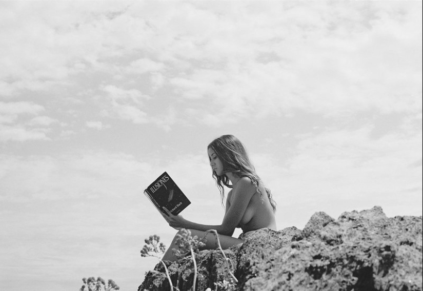 30 fotos de chicas sexy leyendo libros