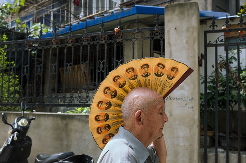 30 frames of street photography with perfect timing
