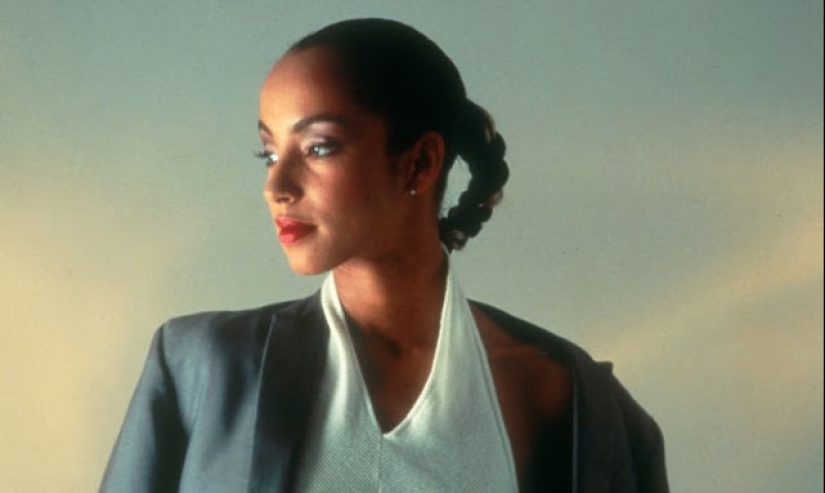 30 photos of a young Sade Adu, one of the most successful British singers in history