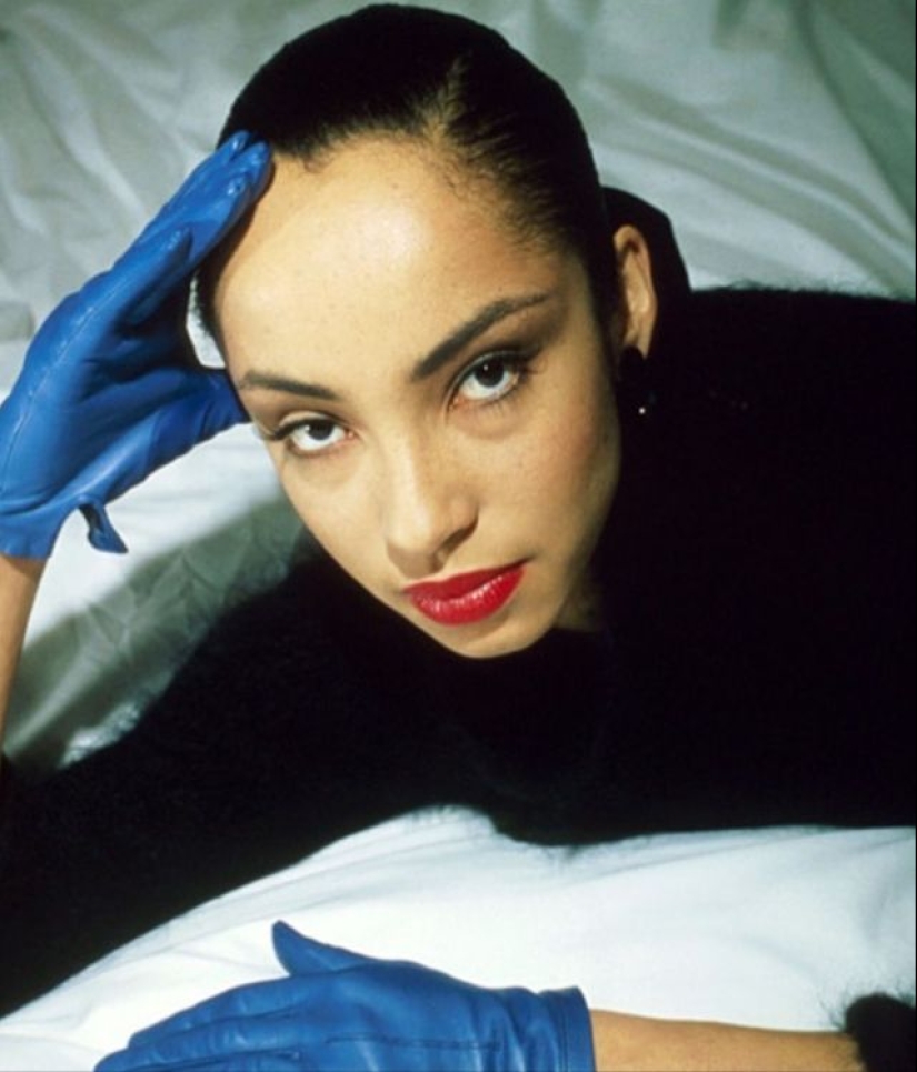 30 photos of a young Sade Adu, one of the most successful British singers in history