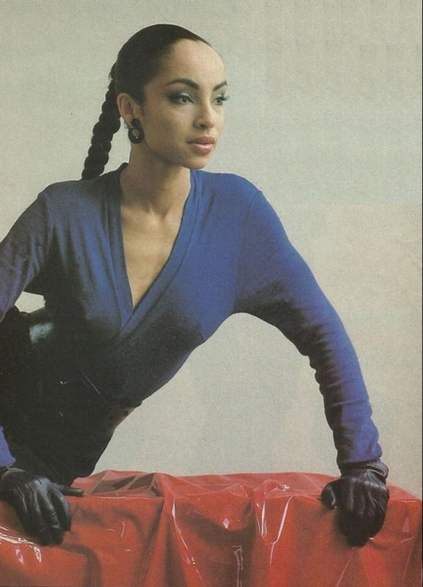 30 photos of a young Sade Adu, one of the most successful British singers in history