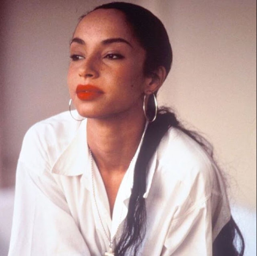 30 photos of a young Sade Adu, one of the most successful British singers in history