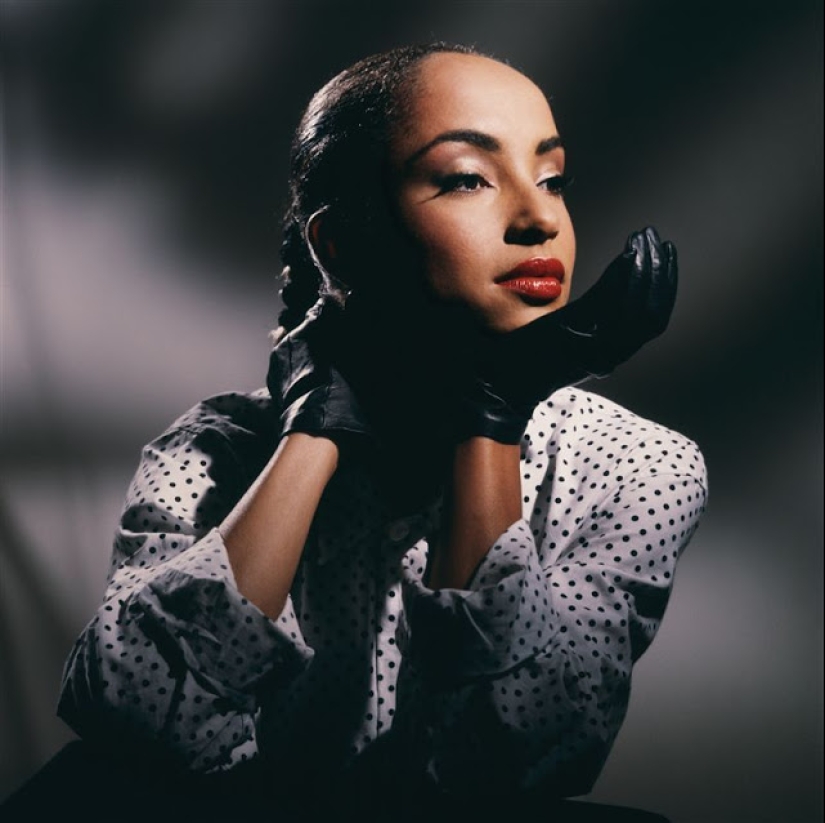 30 photos of a young Sade Adu, one of the most successful British singers in history