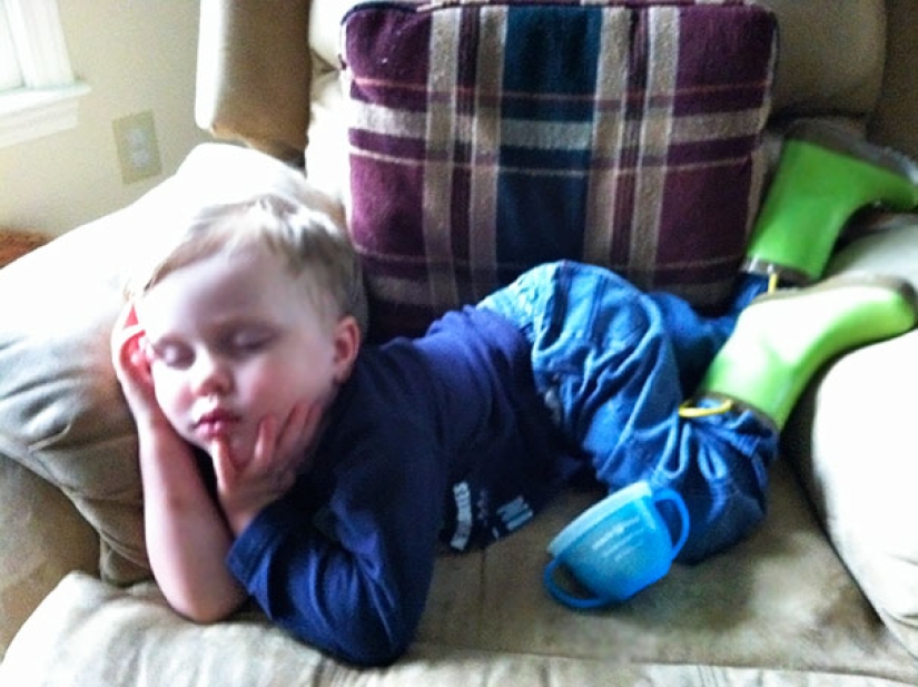 30 proofs that children can sleep anywhere, anytime, anytime