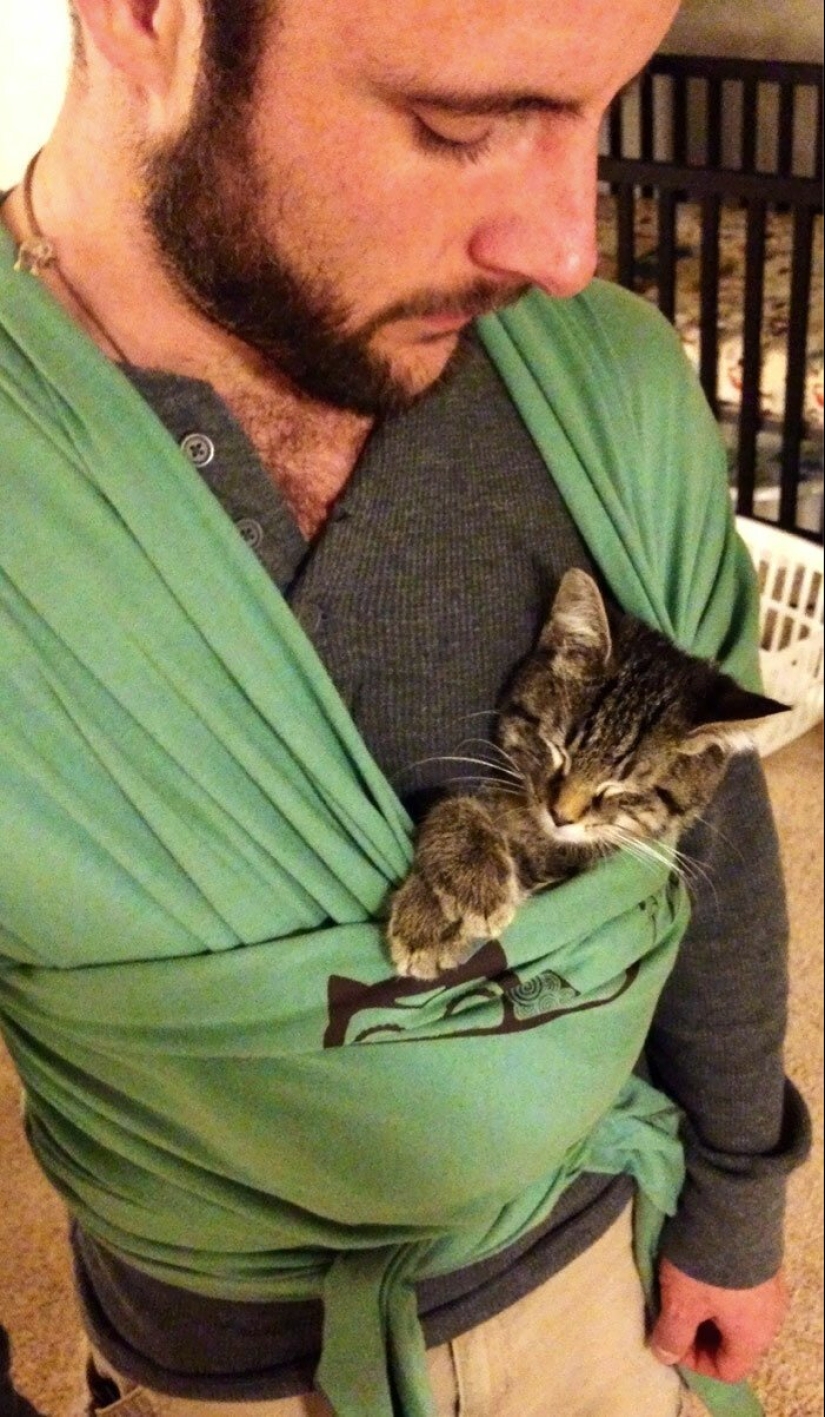 30 touching photos of men and cats