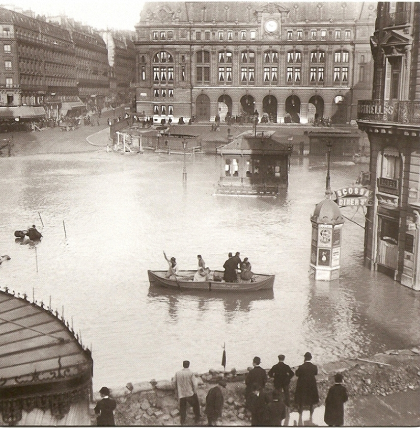 30 unique views of old Paris