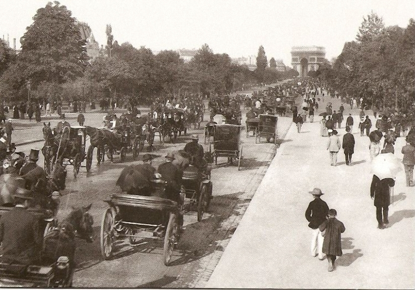 30 unique views of old Paris