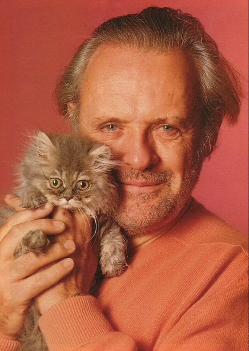 30 vintage photos of celebrities posing with their favorite cats